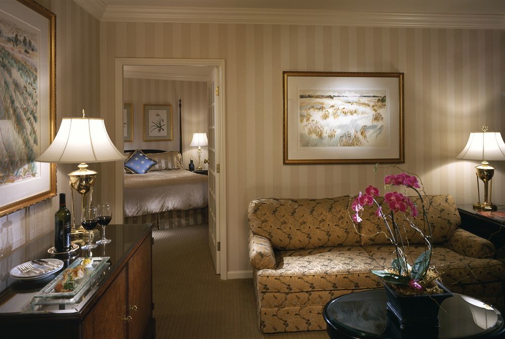 The Sutton Place Hotel Vancouver Room photo